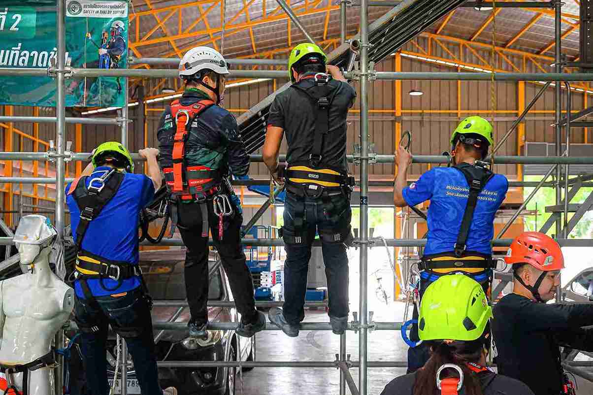 ความปลอดภัยในการทำงานบนที่สูง